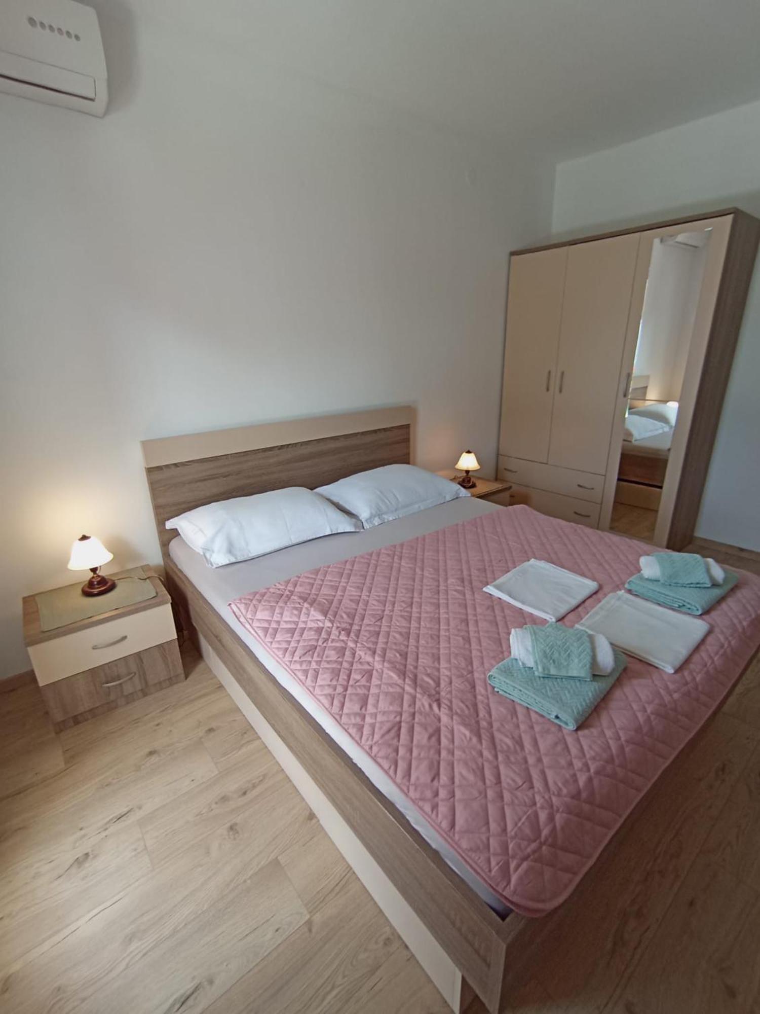 Family Apartments Leona Makarska Exterior foto