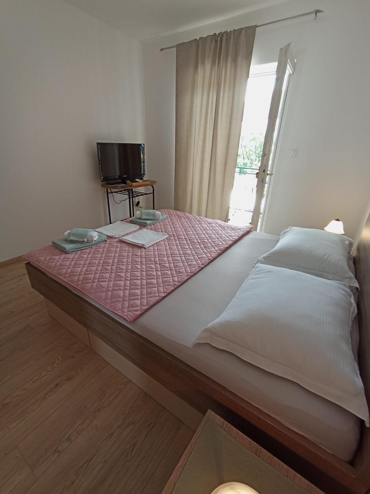 Family Apartments Leona Makarska Exterior foto