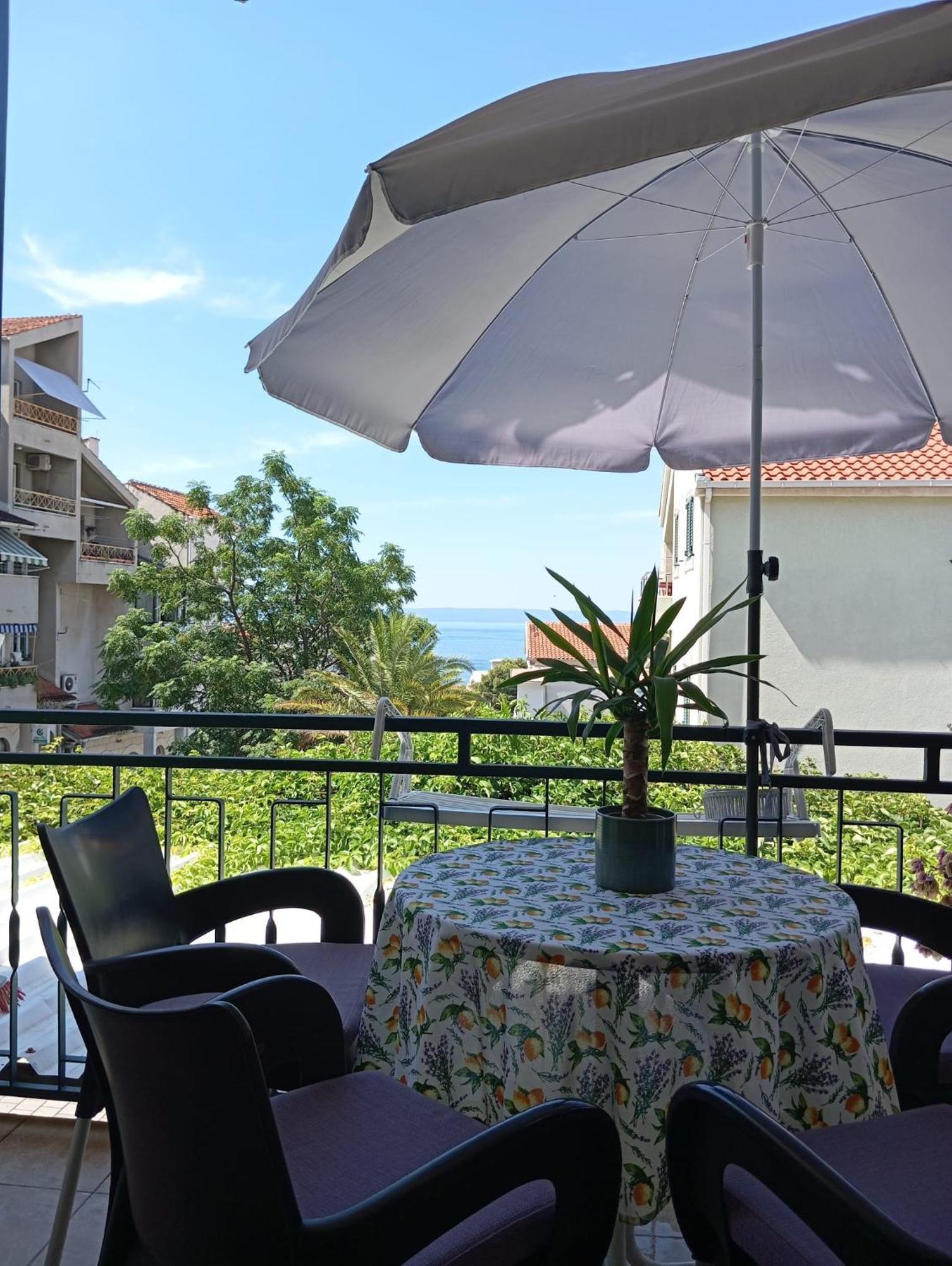 Family Apartments Leona Makarska Exterior foto
