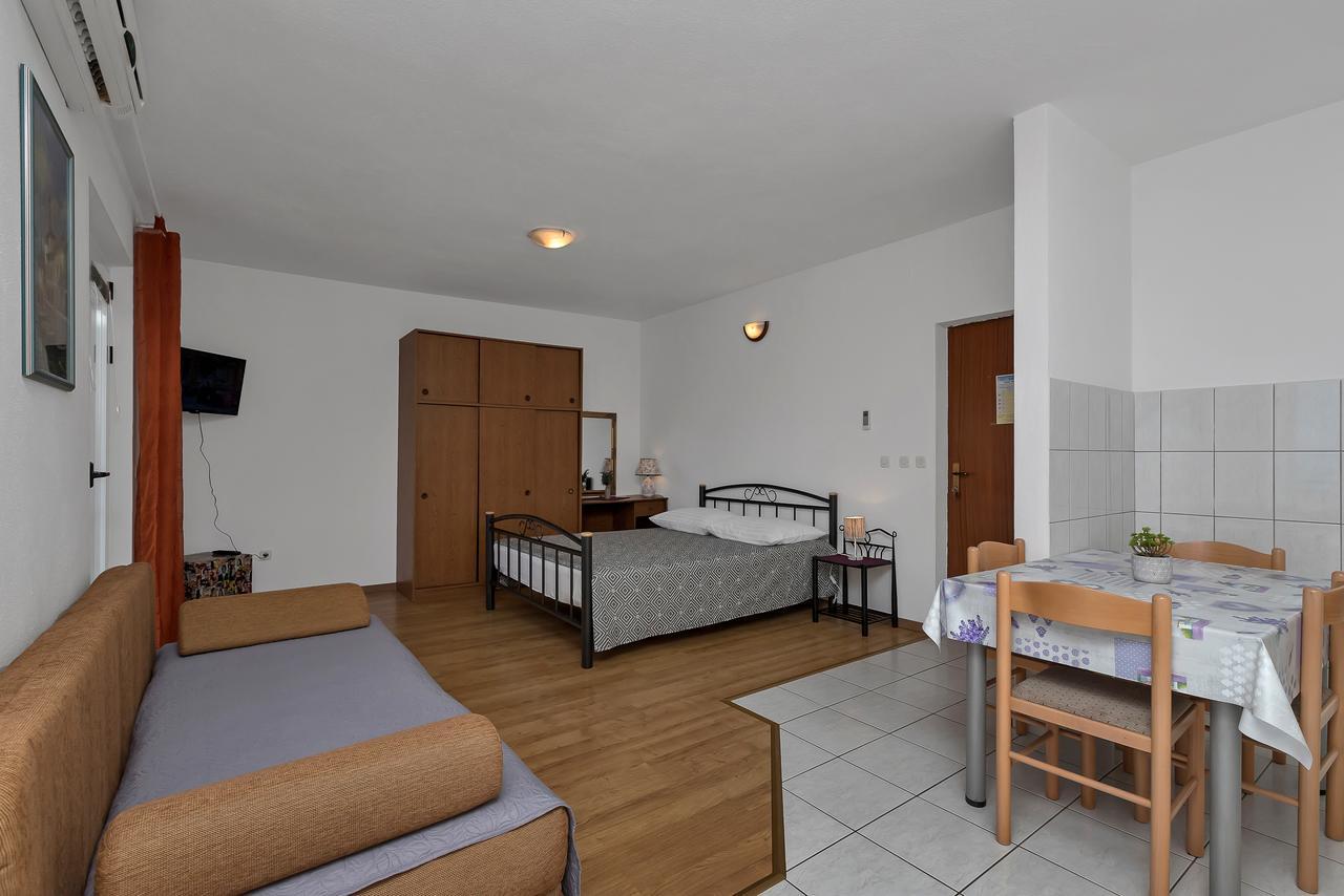 Family Apartments Leona Makarska Exterior foto