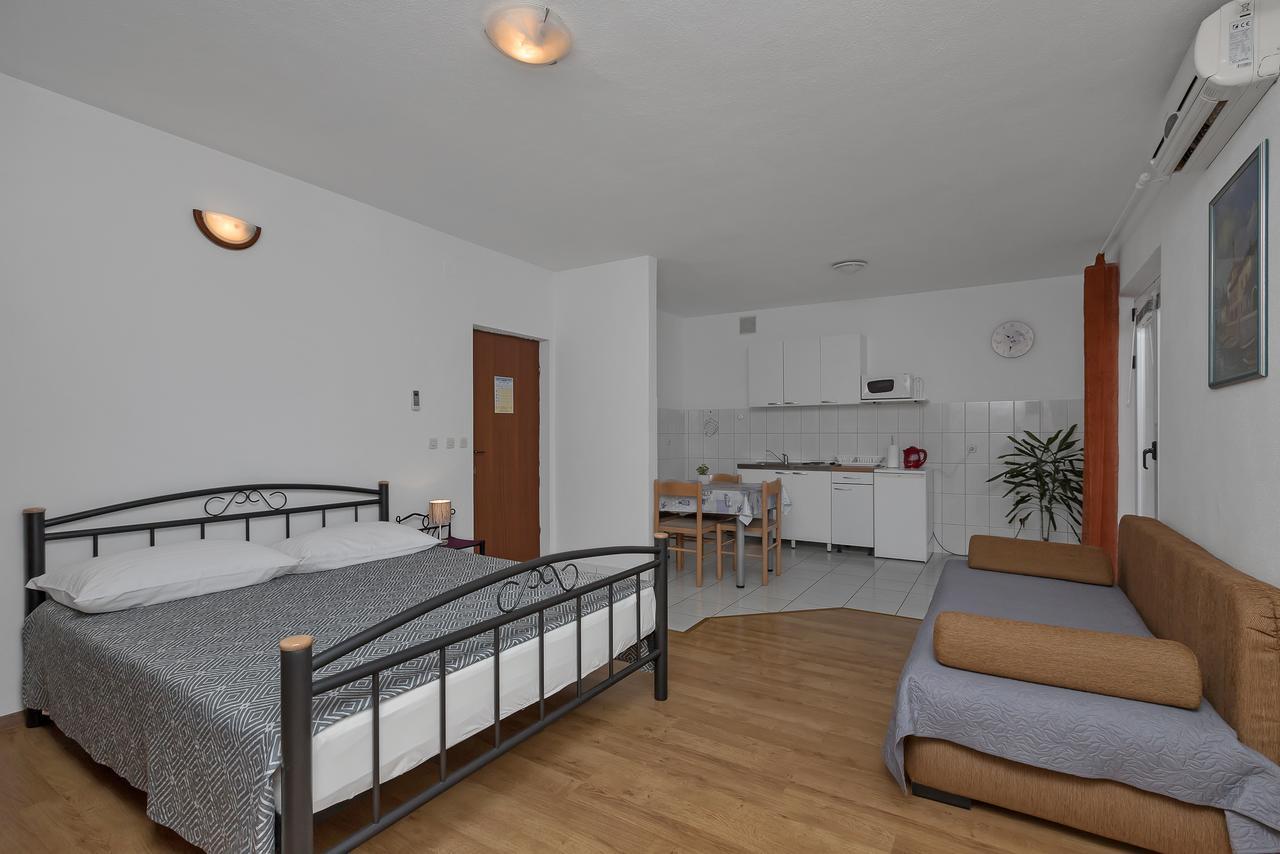 Family Apartments Leona Makarska Exterior foto