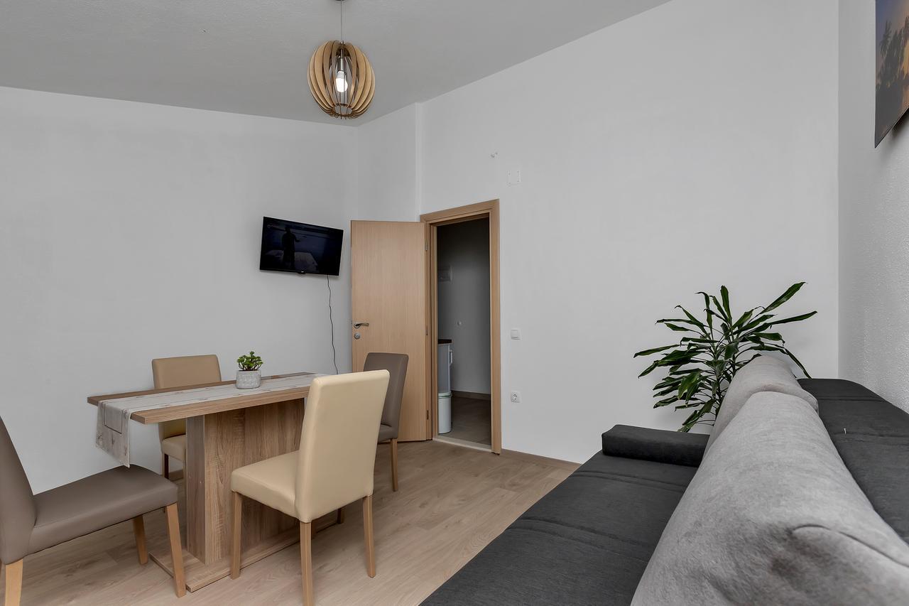 Family Apartments Leona Makarska Exterior foto