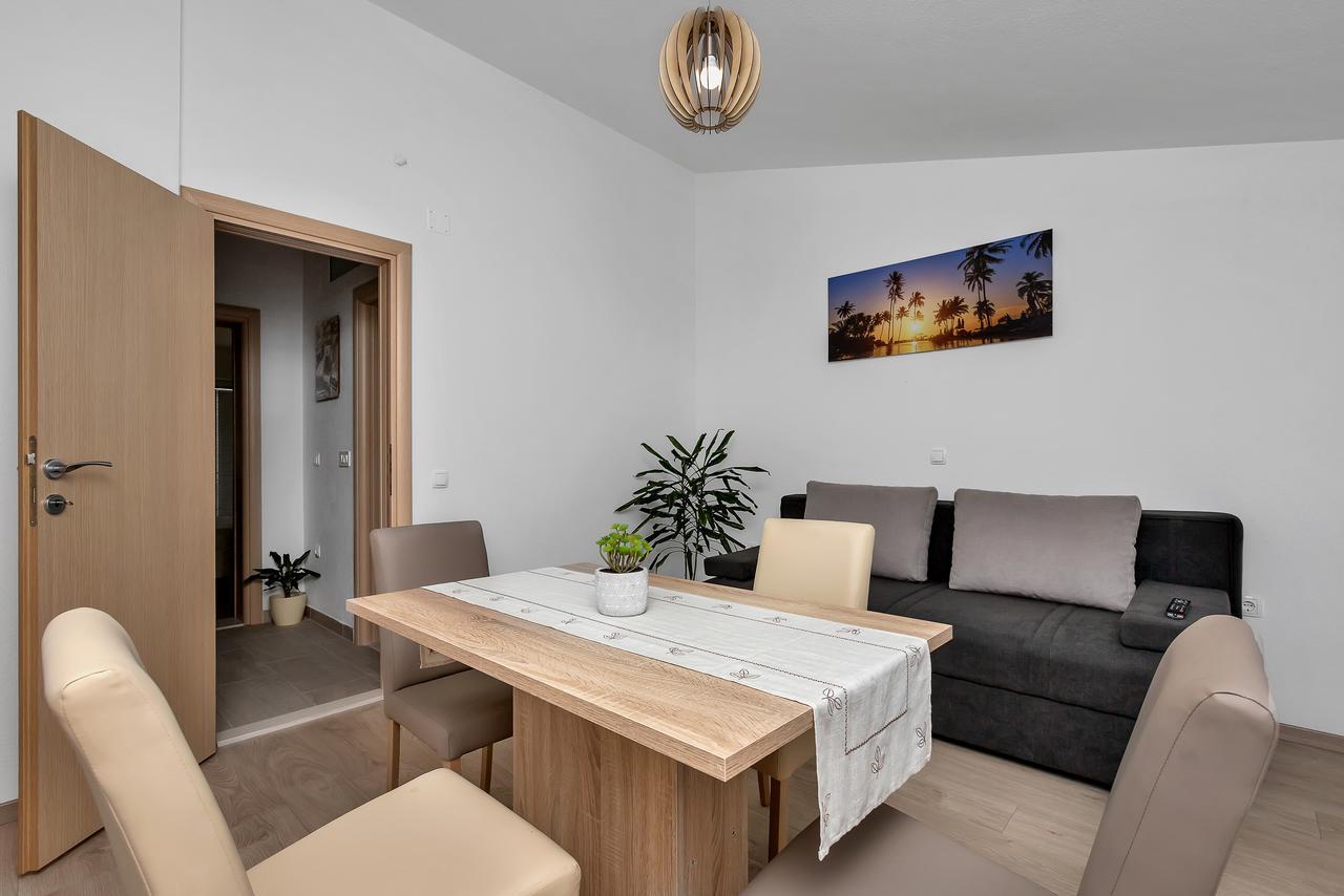 Family Apartments Leona Makarska Exterior foto