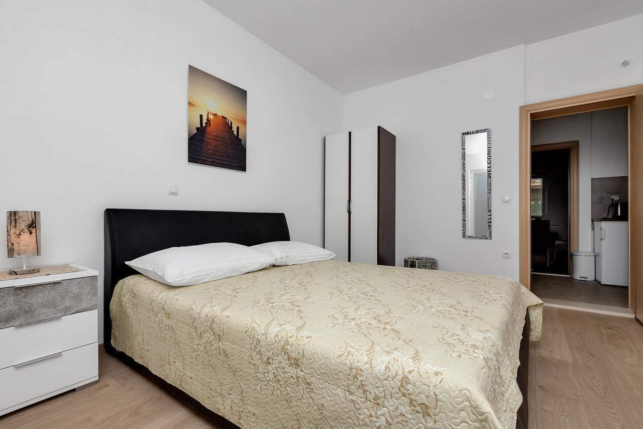 Family Apartments Leona Makarska Exterior foto
