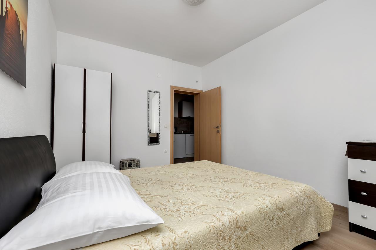 Family Apartments Leona Makarska Exterior foto